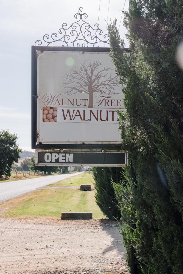Walnut Tree Cottages Whorouly Esterno foto