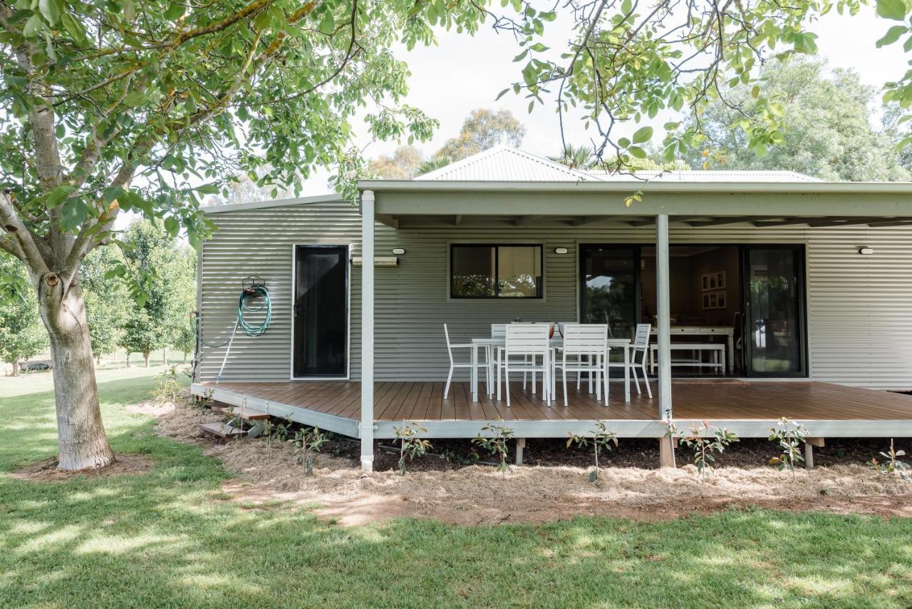 Walnut Tree Cottages Whorouly Esterno foto