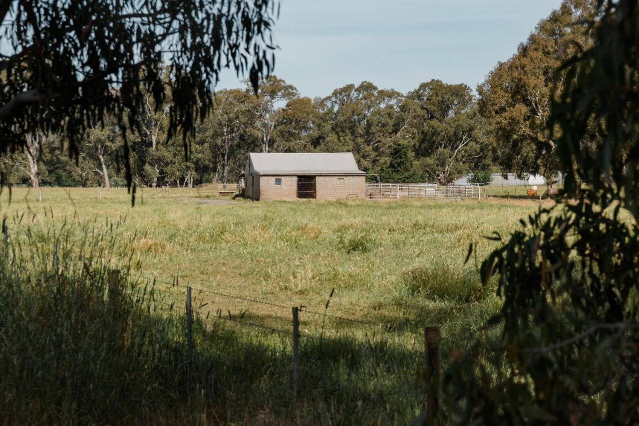 Walnut Tree Cottages Whorouly Esterno foto